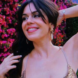 Carolina Varleta Instagram - Temporada de eventos 🌟⚡️

Vestido @chicdressproject 

Aros @alafolieaccesorios 

Uñas @espacioesencial_beauty 

Maquillaje @jennylorenabeauty