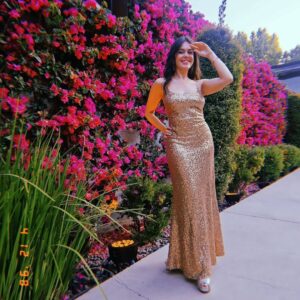 Carolina Varleta Instagram - Temporada de eventos 🌟⚡️

Vestido @chicdressproject 

Aros @alafolieaccesorios 

Uñas @espacioesencial_beauty 

Maquillaje @jennylorenabeauty