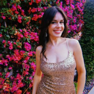 Carolina Varleta Instagram - Temporada de eventos 🌟⚡️

Vestido @chicdressproject 

Aros @alafolieaccesorios 

Uñas @espacioesencial_beauty 

Maquillaje @jennylorenabeauty