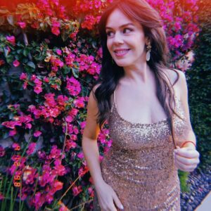 Carolina Varleta Instagram - Temporada de eventos 🌟⚡️

Vestido @chicdressproject 

Aros @alafolieaccesorios 

Uñas @espacioesencial_beauty 

Maquillaje @jennylorenabeauty