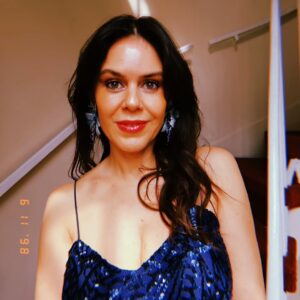 Carolina Varleta Instagram - Lista para 💫💥⭐️⚡️⚡️⚡️

Conjunto @takeyourdresschile 
Aros @pasionsevillana.cl 
Maquillaje @mariana_mendoza_makeup