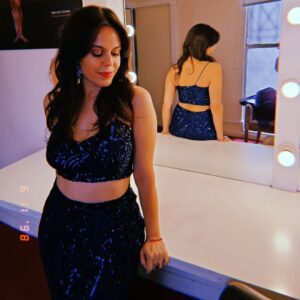 Carolina Varleta Instagram - Lista para 💫💥⭐️⚡️⚡️⚡️

Conjunto @takeyourdresschile 
Aros @pasionsevillana.cl 
Maquillaje @mariana_mendoza_makeup