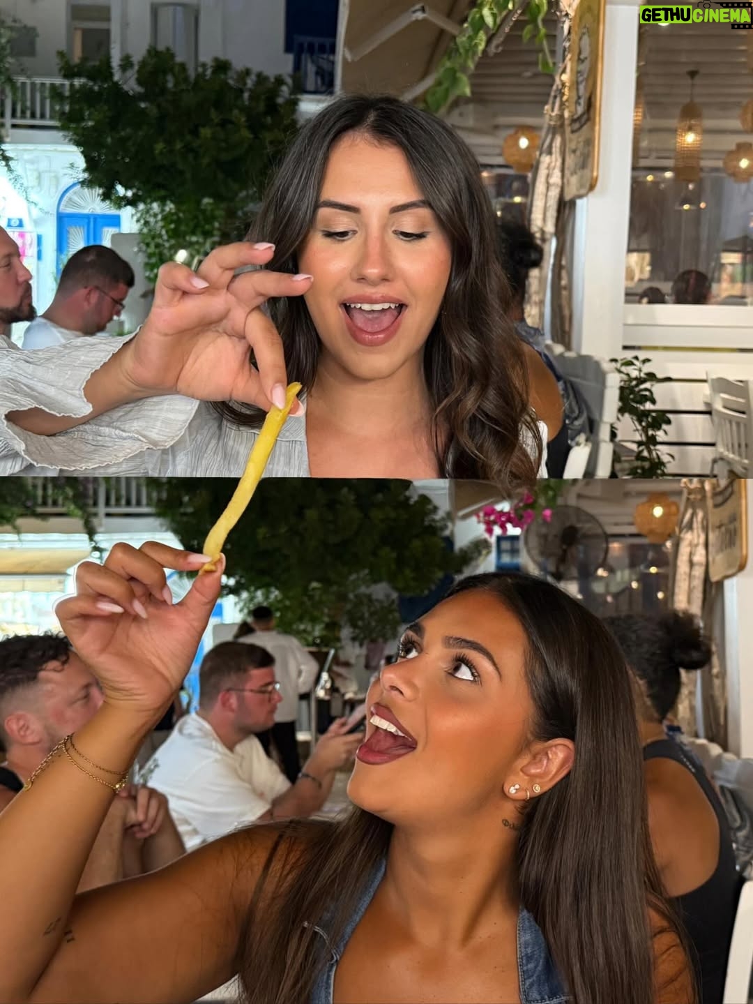 Caroline Ambrosini - 101.5K Likes - P’tit recap sympa de nos vacances à Mykonos 🇬🇷🦋