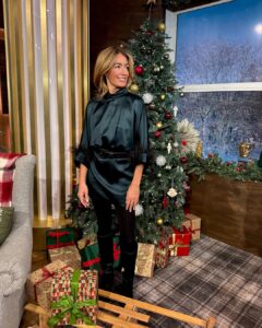 Cat Deeley Instagram - December Week 1 is Officially Done!! ✨
So here is your first festive #catscloset ♥️

(In photo order✨)
Tuesday:
Top - @riverisland 
Skirt - @meandem 

Monday:
Dress - @zara 
Boots - @marksandspencerstyle 

Wednesday:
Top - @boden 
Jeans - @donnaidadenim 

Thursday:
Top and Tie - @hollandcooperclothing 
Trousers - @barbour 

🤍
