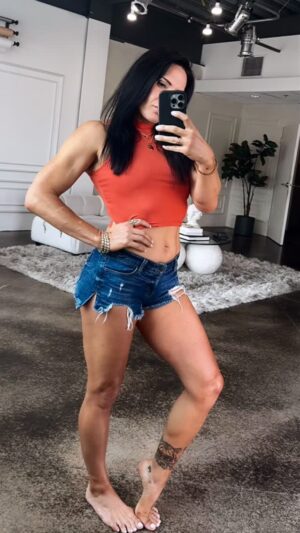 Cat Zingano Instagram - 📏 5’6”
⚖️ 153

#athlete #martialartist #fighter