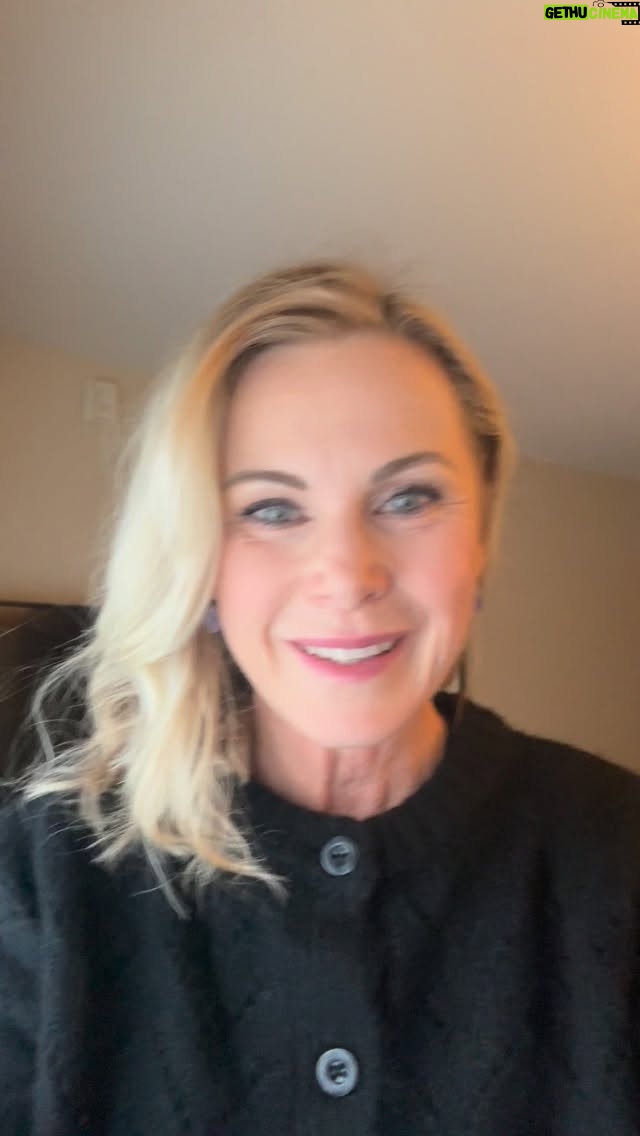 Catherine Sutherland - 1.3K Likes - It’s snowing here in East Moline!❄️
#catherinesutherland #pinkranger #powerrangers