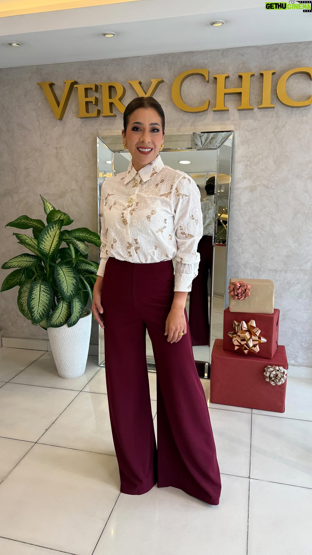 Catherine Velasteguí - 22 Likes - Este look es la definición de navidad chic 💫🔥

Disponible en tienda y listo para que te lo lleves hoy 🤩

#christmas #outifit #verychic #moda #estilo