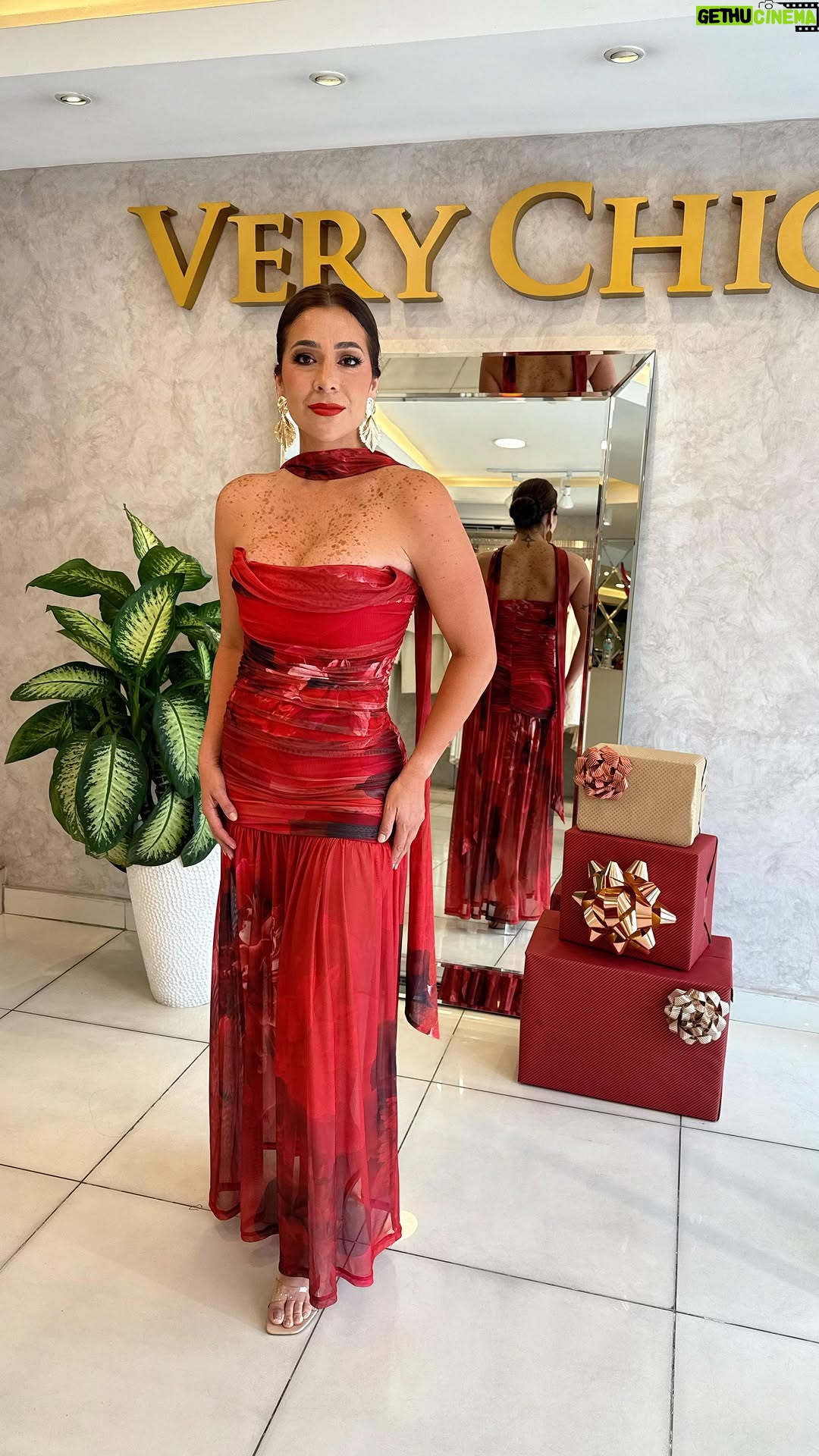 Catherine Velasteguí - 77 Likes - El verdadero “wow” está en este vestido de la nueva colección Christmas Chic ❤️
Disponible ahora en tienda. ✨

¡Te esperamos!

#nuevacoleccion #christmas #dress #verychic #ootdinspo