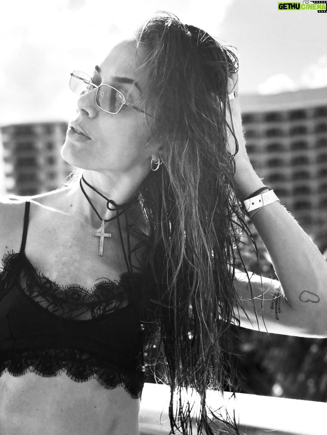 Cecilia Bonelli - 8.3K Likes - 🖤🩶🤍