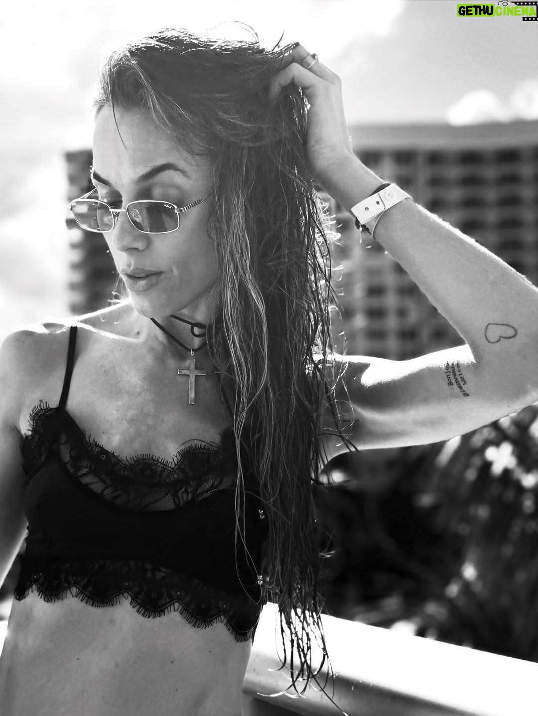 Cecilia Bonelli - 8.3K Likes - 🖤🩶🤍