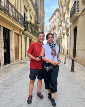 Cecilia Cascante Instagram - Gracias Valencia!!!
Ayer junto a nuestros ecuatorianos la pasamos increible! El cariño es mutuo 😍
📍Siguiente parada MADRID
Nos vemos esta noche 💃🏽💃🏽💃🏽
Info de entradas 34 672 34 06 36
@elyeka
@raulitobcn
@miriamurillo1