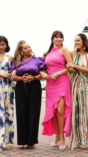 Cecilia Cascante Instagram - Tentaciones🎭
💬 Porque cuando se junta un grupo de mujeres con historia, una botella de vino y muchas cuentas pendientes… nada puede salir tranquilo.
Esta obra la tienes que ver con tu grupo de amigas, con una copa en la mano y el corazón listo para reírte de ti misma.
Estrenamos Miercoles 4 de Junio 🎭
🗓️: Todos los miércoles de junio
🕗: 20h00
🎟️: $20
📍: Teatro Sánchez Aguilar
Al aire libre 🍃
