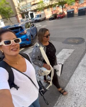 Cecilia Cascante Instagram - Gracias Valencia!!!
Ayer junto a nuestros ecuatorianos la pasamos increible! El cariño es mutuo 😍
📍Siguiente parada MADRID
Nos vemos esta noche 💃🏽💃🏽💃🏽
Info de entradas 34 672 34 06 36
@elyeka
@raulitobcn
@miriamurillo1