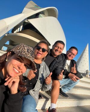 Cecilia Cascante Instagram - Gracias Valencia!!!
Ayer junto a nuestros ecuatorianos la pasamos increible! El cariño es mutuo 😍
📍Siguiente parada MADRID
Nos vemos esta noche 💃🏽💃🏽💃🏽
Info de entradas 34 672 34 06 36
@elyeka
@raulitobcn
@miriamurillo1