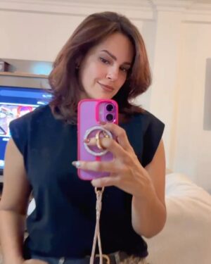 Cecilia Cascante Instagram - Felices fiestas 🥳
Así arrancamos el feriado en @300resto_ec gracias una vez más @lavecina6k como siempre te pasaste! Gozamos un montón