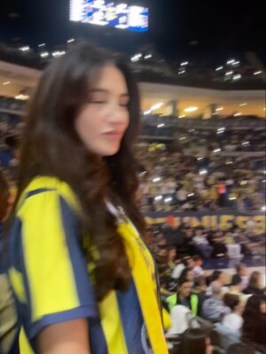 Ceren Benderlioğlu Instagram - Gecen hafta zamana dua ettim biraz yavaşla yetişeyim diye … öyle bir haftaydı ki çok şükür .