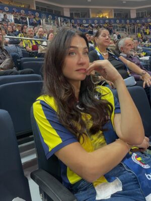 Ceren Benderlioğlu Instagram - Gecen hafta zamana dua ettim biraz yavaşla yetişeyim diye … öyle bir haftaydı ki çok şükür .