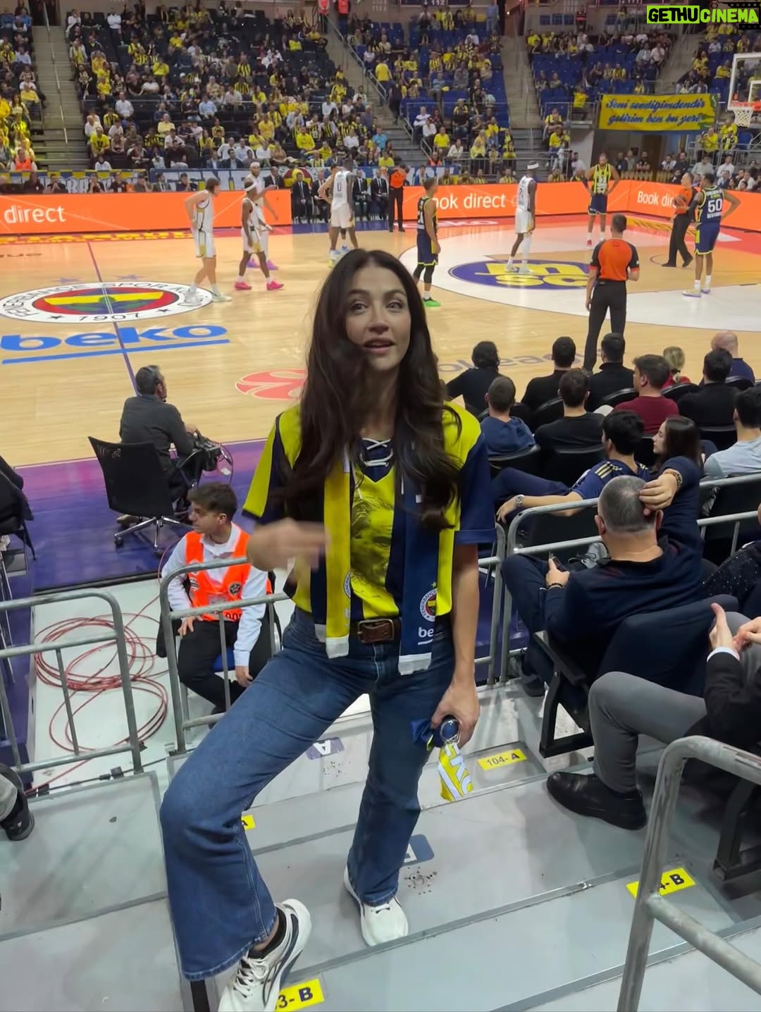 Ceren Benderlioğlu - 65.2K Likes - Gecen hafta zamana dua ettim biraz yavaşla yetişeyim diye … öyle bir haftaydı ki çok şükür .