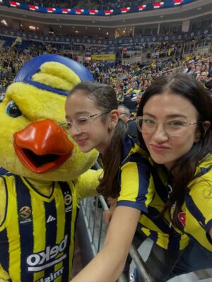 Ceren Benderlioğlu Instagram - Gecen hafta zamana dua ettim biraz yavaşla yetişeyim diye … öyle bir haftaydı ki çok şükür .