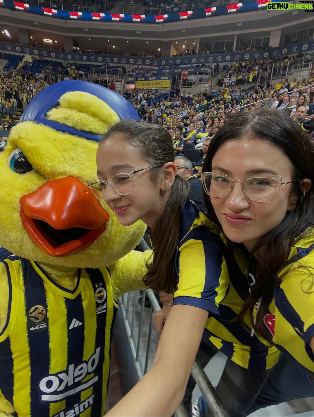 Ceren Benderlioğlu - 65.2K Likes - Gecen hafta zamana dua ettim biraz yavaşla yetişeyim diye … öyle bir haftaydı ki çok şükür .