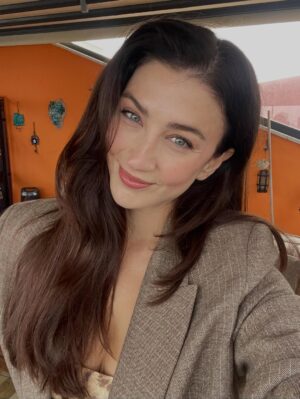 Ceren Benderlioğlu Instagram - Sabah 4 de uyumamışım gibi 🧿 ♟️😎🫶🏻✨