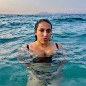 Ceren Taşçı Instagram - ‘Let me rest
In the water
Let it cleanse
What is left of me‘
📸 @em_zou 🌹