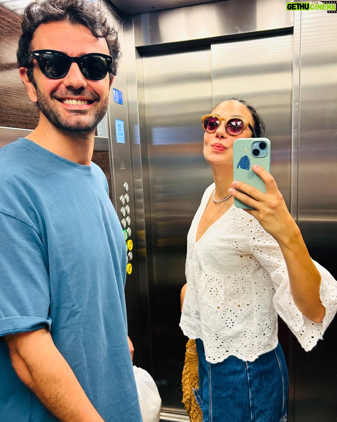 Ceren Yalazoğlu Karakoç - 112K Likes - Yüzündeki çizgilerinle, saçındaki beyazlarla
Benim için eskisinden daha güzelsin🤍
Sevgilim iyi ki doğdun🌸