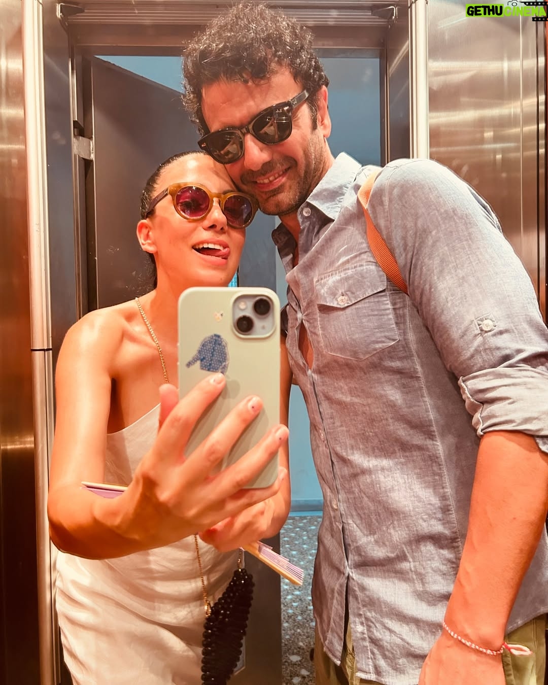 Ceren Yalazoğlu Karakoç - 112K Likes - Yüzündeki çizgilerinle, saçındaki beyazlarla
Benim için eskisinden daha güzelsin🤍
Sevgilim iyi ki doğdun🌸