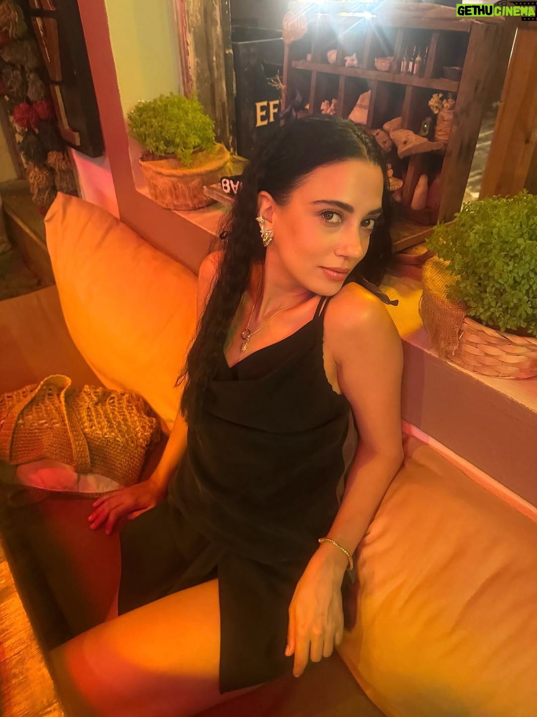 Ceren Yalazoğlu Karakoç - 55.1K Likes - Geçtiğimiz günlerde güzel şeyler oldu👌🥂🍾❤️