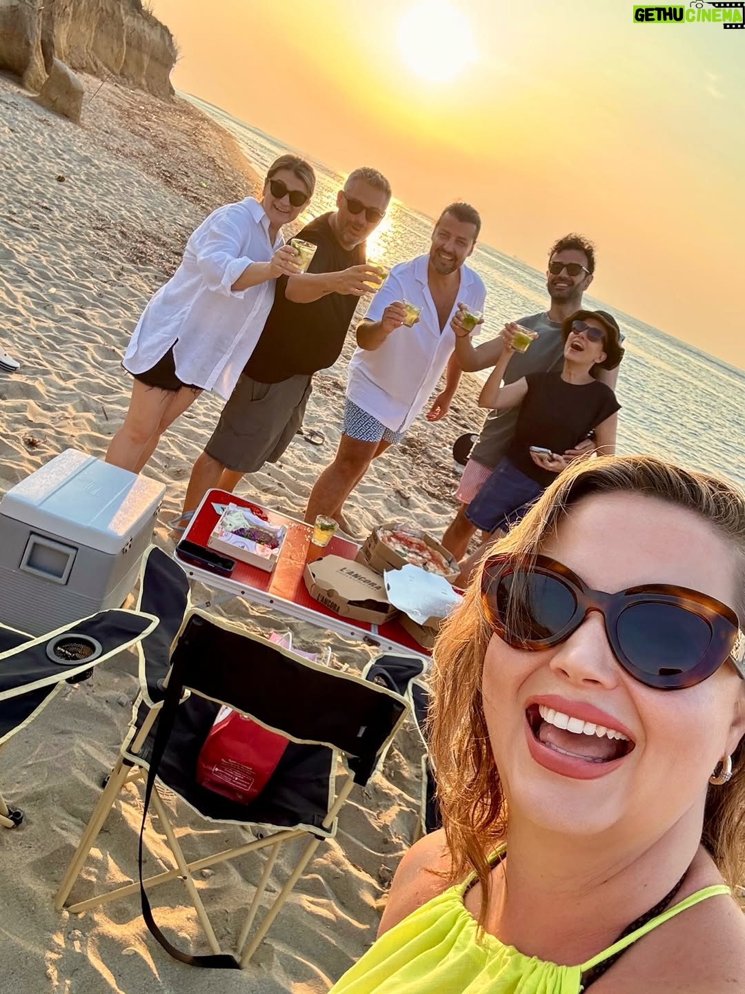 Ceren Yalazoğlu Karakoç - 55.1K Likes - Geçtiğimiz günlerde güzel şeyler oldu👌🥂🍾❤️