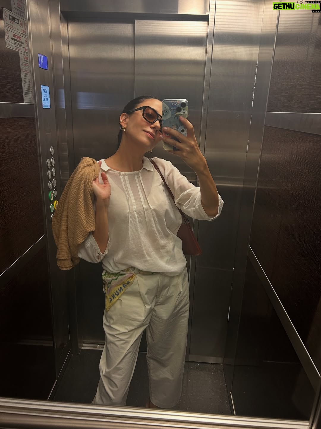 Ceren Yalazoğlu Karakoç - 55.1K Likes - Geçtiğimiz günlerde güzel şeyler oldu👌🥂🍾❤️