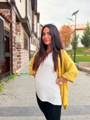 Cevahir Turan Instagram - Daha 3,5 aylık 8-9 cm’sin. Ne ara bu kadar büyüdün 🥰 #15weekspregnant #ankara #hamamonü

Not: amcadan video çekmek için izin aldım ama kedilerdrn almadım ☺️