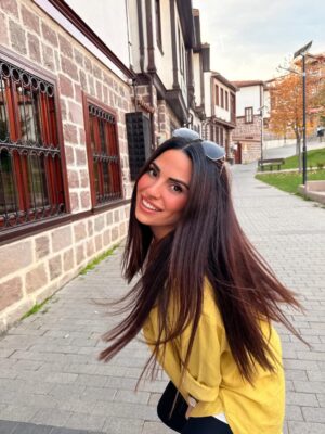 Cevahir Turan Instagram - Daha 3,5 aylık 8-9 cm’sin. Ne ara bu kadar büyüdün 🥰 #15weekspregnant #ankara #hamamonü

Not: amcadan video çekmek için izin aldım ama kedilerdrn almadım ☺️