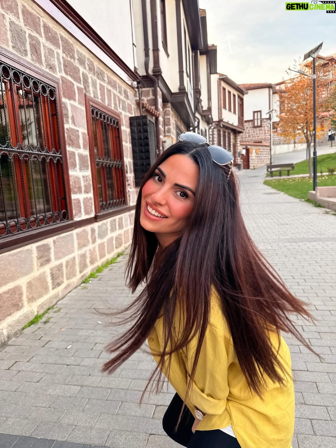 Cevahir Turan - 12.3K Likes - Daha 3,5 aylık 8-9 cm’sin. Ne ara bu kadar büyüdün 🥰 #15weekspregnant #ankara #hamamonü

Not: amcadan video çekmek için izin aldım ama kedilerdrn almadım ☺️