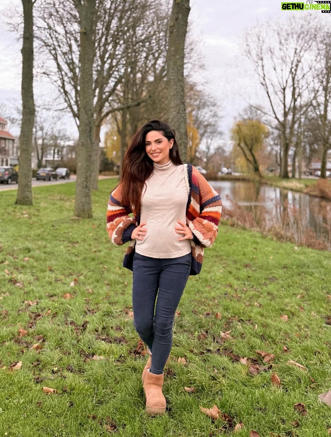 Cevahir Turan - 13K Likes - Bugün detaylı ultrasondan sonra üçüncü kez onaylandı: üçüncü bir kızımız geliyor 🥰💕
İsim konusunda hala tam karar veremedik… Belki de içimize tam sinen o ismi sizin önerileriniz arasında buluruz ❤️
Aklınıza gelen güzel isimleri yazmayı unutmayın 🥰 #19weekspregnant #girlsnames