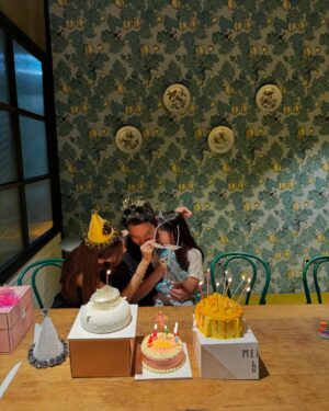 Cha Ye-ryun Instagram - 18일에 태어난 우리남편 @uks0718_  미안….
매년 합동 생파!!🎂🎂❤️
잊지않고 매년 맛있는 식사 챙겨주시는 @hino2033 
노희영고문님 감사 합니다💗💗💗
내 20년된 베프 다희랑 @mrsdaheekim  연지도 함께
인아 친구 엄마로 만났지만 내친구가 된 @taeyeon_tylawfirm 
장훈이네랑 함께라 더 의미 있었던 생일파티
아이들도 어른들도 행복한 시간….💗
생일 축하 해주신 모든 분들 진심으로 감사합니다아!!😍