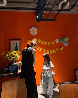 Cha Ye-ryun Instagram - 18일에 태어난 우리남편 @uks0718_  미안….
매년 합동 생파!!🎂🎂❤️
잊지않고 매년 맛있는 식사 챙겨주시는 @hino2033 
노희영고문님 감사 합니다💗💗💗
내 20년된 베프 다희랑 @mrsdaheekim  연지도 함께
인아 친구 엄마로 만났지만 내친구가 된 @taeyeon_tylawfirm 
장훈이네랑 함께라 더 의미 있었던 생일파티
아이들도 어른들도 행복한 시간….💗
생일 축하 해주신 모든 분들 진심으로 감사합니다아!!😍