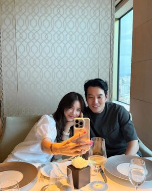 Cha Ye-ryun Instagram - 세상에서 제일 행복한 날 ….💗💗💗
너무 고마워 너무 행복해!! 사랑하는 내사람들 이랑 생일 전날💗
