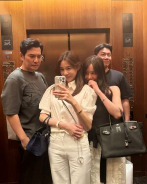 Cha Ye-ryun Instagram - 세상에서 제일 행복한 날 ….💗💗💗
너무 고마워 너무 행복해!! 사랑하는 내사람들 이랑 생일 전날💗