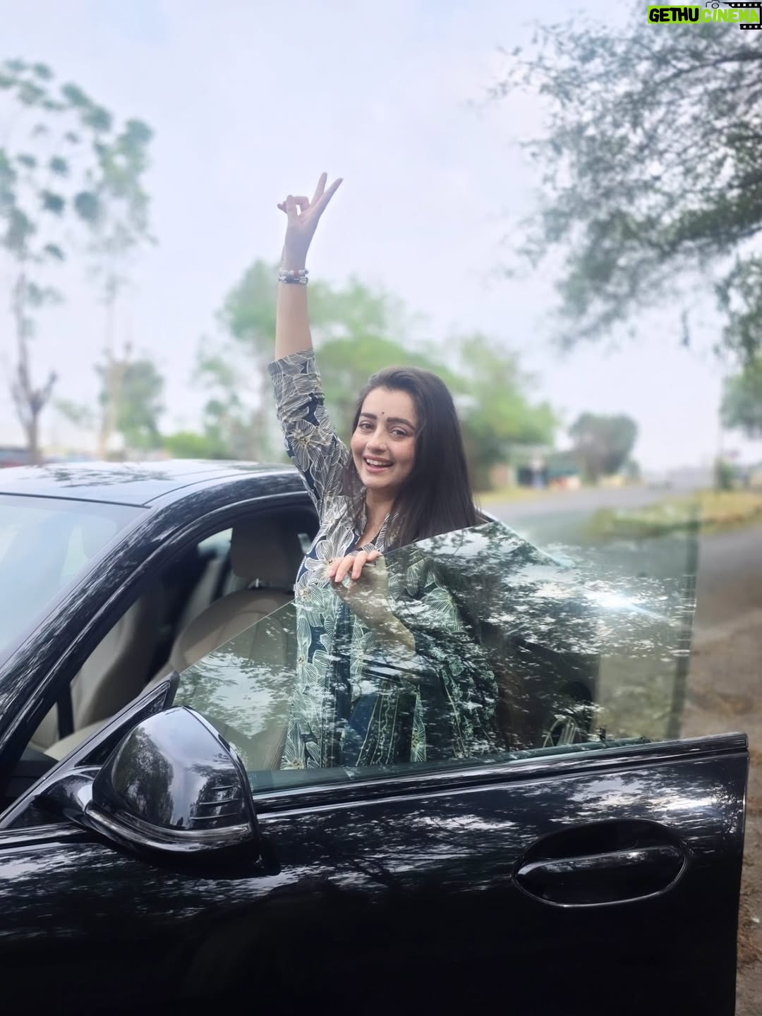 Chahat Pandey - 132.9K Likes - 🤍 मंजिलें क्या है, बस एक बहाना है, 
असली मज़ा तो रास्तों में आना -जाना है....!! 
.

Beautiful suit by @jaipuriadaah