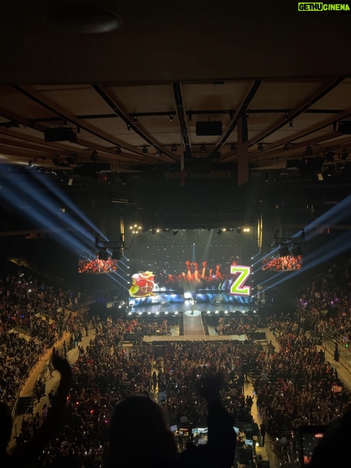 Chandler Kinney - 82.9K Likes - NY!! what an epic crowd :,))

last night I crashed the dz worlds collide tour and WOW. in the last 7 years of being a part of the zombies fam, I’ve had the privilege and pleasure of so many larger-than-life “pinch me” moments that remind me how special this franchise is….but last night might’ve been the coolest yet. standing in front of 20,000 people, feeling the outpour of love, seeing you all sing & dance along to our songs was surreal…truly so hard for my mind to fully grasp. I’m still buzzing with joy. and so so much gratitude. 

to the cast: STARS!!!! each and every one of you. thank you for carrying forth the legacy of these worlds with the utmost level of love and care. you put on a phenomenal show, like TRULY such an electric performance, and it made me so immensely proud. keep spreading your love & light. I love you all ❤️
@freyaskye @mekonnen_official @malachibarton @dararenee @kyliecantrall @maliabakermsb @joshuarobertcolley

and major shoutout to the extraordinary crew and magic-makers who are making this tour possible. what an epic night :,)) ✨🧟🍎
