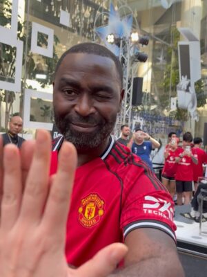 Chanidapa Pongsilpipat Instagram - วงการเด็กผี เข้าแล้วออกไม่ได้ 😈 คืนนี้ 19.00 น. #crystalpalace VS #manchesterunited สู้เค้า! อะไรก็เกิดขึ้นได้ เมื่อวานงานวิ่ง #RedDevilsRun ได้เจอตำนานแมนยู #AndyCole บอกเลยวิ่งช่วงนี้อากาศดีมาก 🏃🏻‍♀️ #adidasthailand #adidasrunning #adizero #adizeroevosl