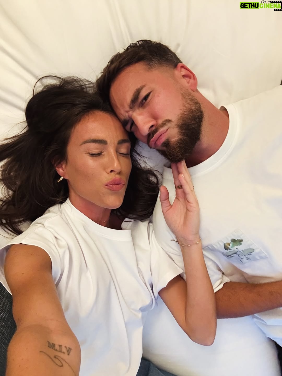 Charlène Le Mer - 20.8K Likes - “Viens bb on fait des photos tous les 2” 🤍

Je crois qu’il m’aime autant que je le saoule non ? 🫣
( c’est peut-être ça le secret… )

Lieu : @hotelormaie | invitation 🫶🏻