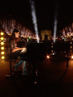 Charlotte Cardin Instagram - PARIS JE T’AIME! It was so magical to perform in front of 150 000 (!!!) of you last night on Les Champs Élysées 🥂