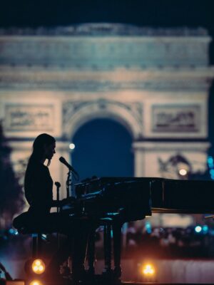Charlotte Cardin Instagram - PARIS JE T’AIME! It was so magical to perform in front of 150 000 (!!!) of you last night on Les Champs Élysées 🥂