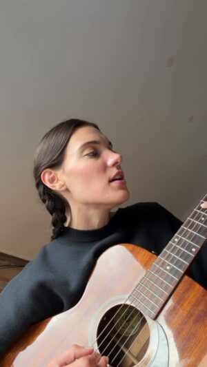 Charlotte Cardin Instagram - retour à l’essentiel 🌙