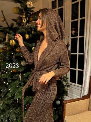 Charlotte Lemay Instagram - ✨ la magie de Noël grâce aux femmes de ma famille depuis des décennies. 
Pensées pour toutes les personnes pour qui ces périodes de fête sont difficiles ♥️ 

Ps : quelle est votre année préférée ?