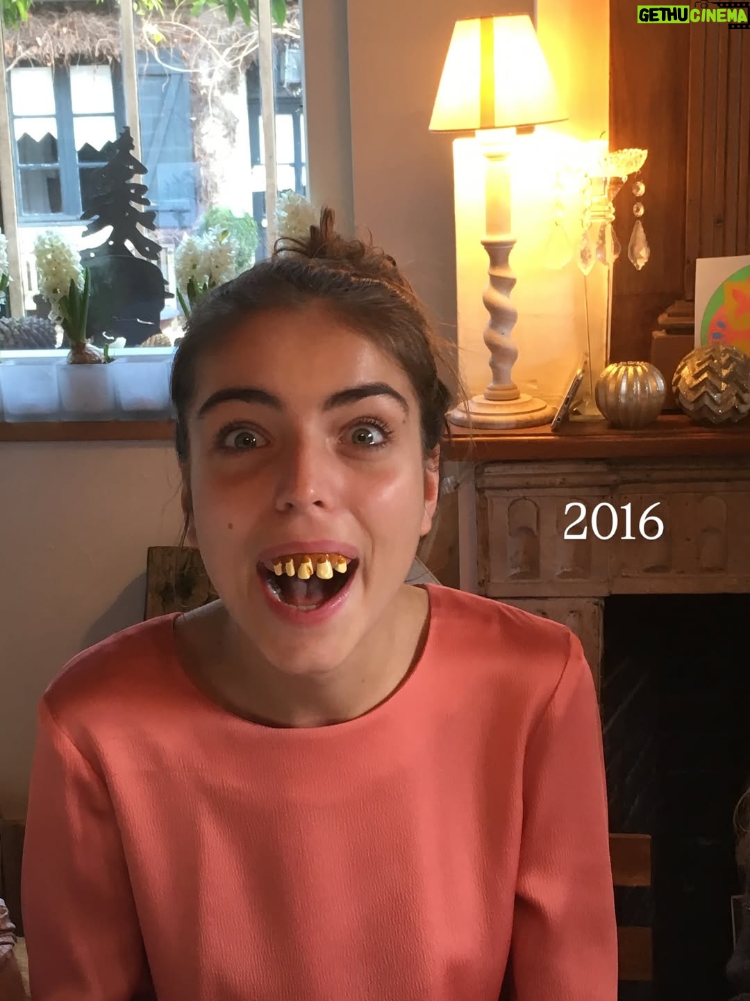 Charlotte Lemay - 5.2K Likes - ✨ la magie de Noël grâce aux femmes de ma famille depuis des décennies. 
Pensées pour toutes les personnes pour qui ces périodes de fête sont difficiles ♥️ 

Ps : quelle est votre année préférée ?