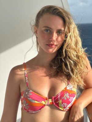 Charlotte McKee Instagram - Spending my birthday on the high seas! 😆🇧🇸🌊🌀