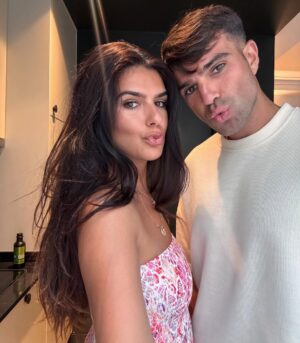 Charlotte Mint Instagram - ❤️ joyeux anniversaire à ma moitié, l’amour de ma vie ! Mon frère 🙏🏼 ensemble du premier jusqu’au dernier ! Je t’aime @steve_mint4